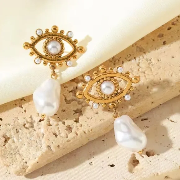 Pearl Eye Elegant Gold Earrings - Picture 3 of 6